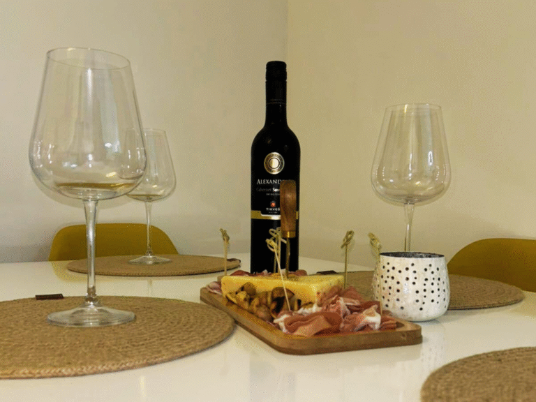 Filia apartment 1 kitchen dinner 2