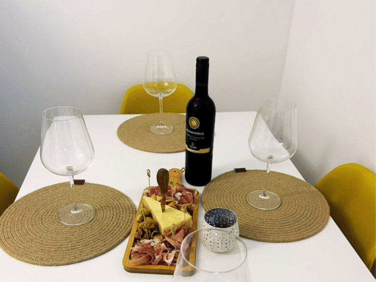 Filia apartment 1 kitchen dinner 3